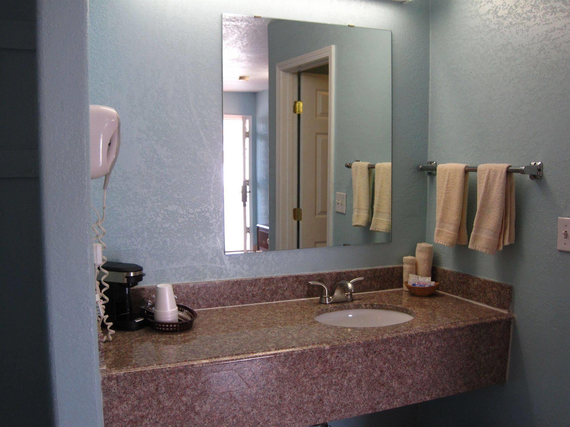 Pinn Road Inn And Suites Lackland Afb And Seaworld San Antonio Exteriér fotografie