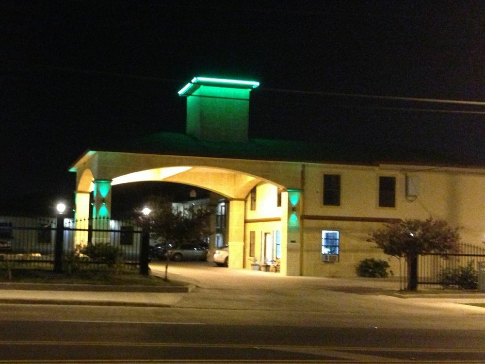 Pinn Road Inn And Suites Lackland Afb And Seaworld San Antonio Exteriér fotografie